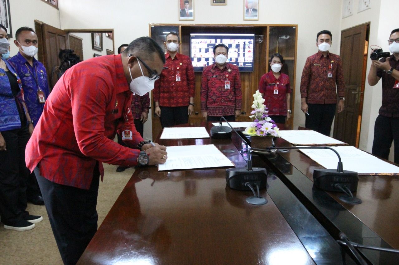 podiumnews.com-Bupati Tabanan Lantik 27 Kepala Puskesmas